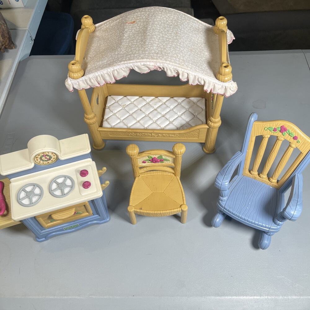 Vtg 1998 & 1999 Fisher Price Briarberry Bear Canopy Bed, Rocking & Dining Chair